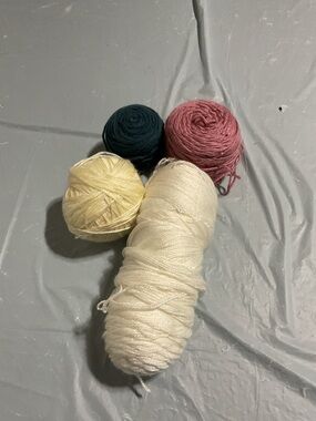 Assorted Yarn Bundle in Cream, Pale Yellow, Dusty Rose & Teal 1096